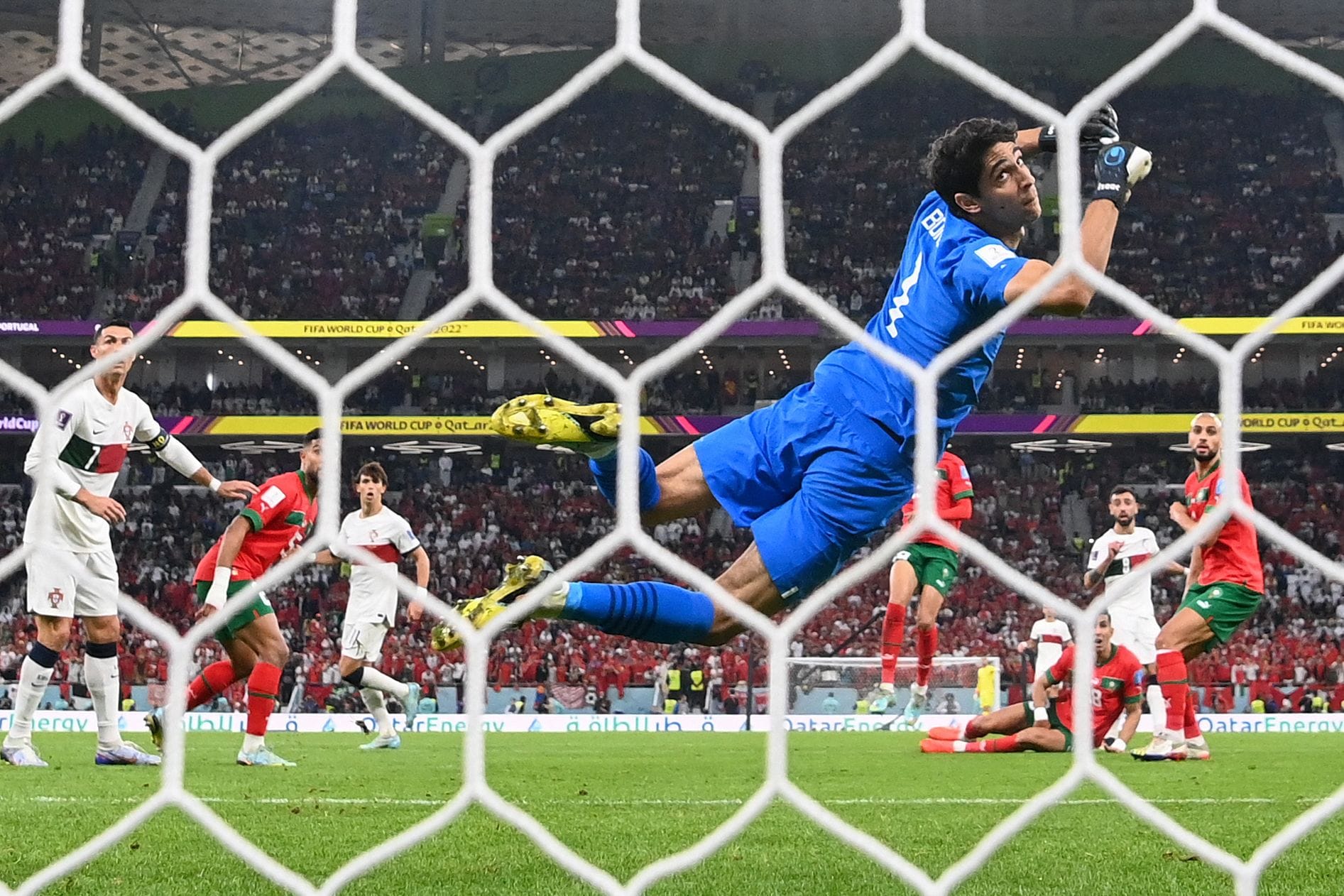 Merakeşli qapıçı Almaniya nəhənginin diqqət mərkəzində